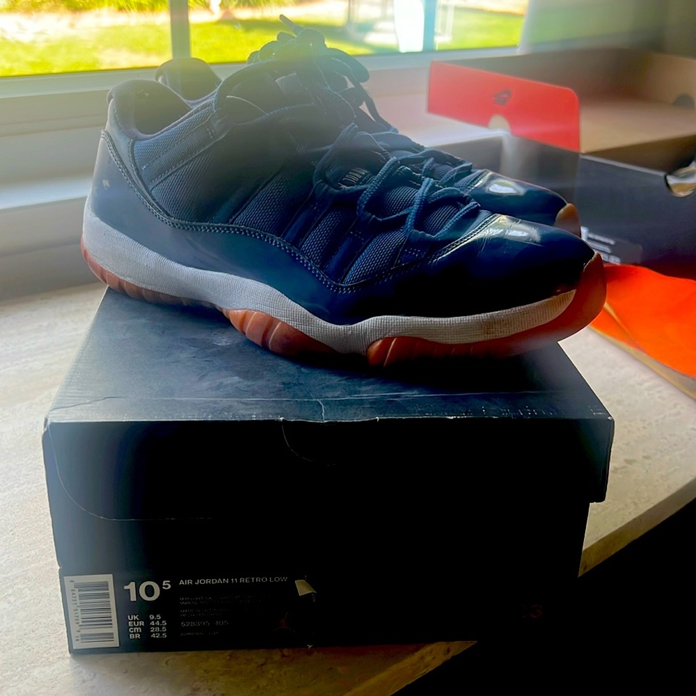 Retro 11 Low Midnight Navy Gum light Brown